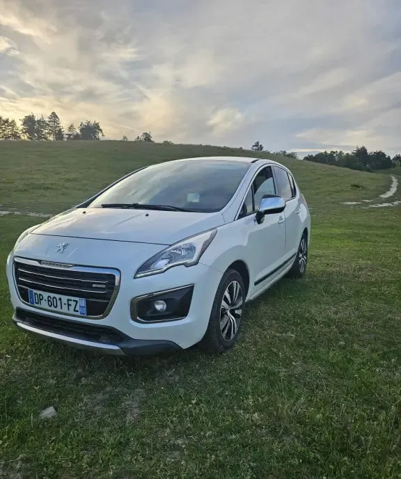 Peugeot 3008 HYbrid 6 499 eur