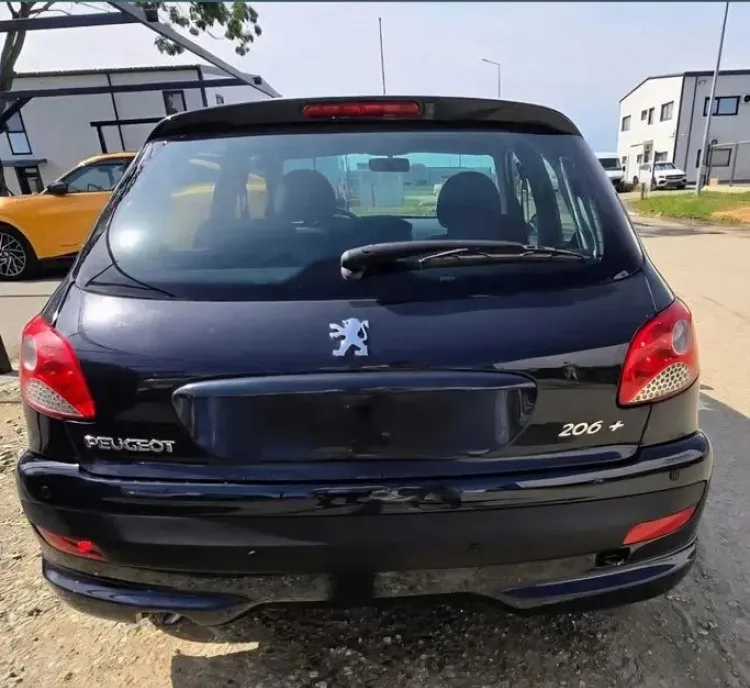 Peogeot 206 an 2011 2 200 eur
