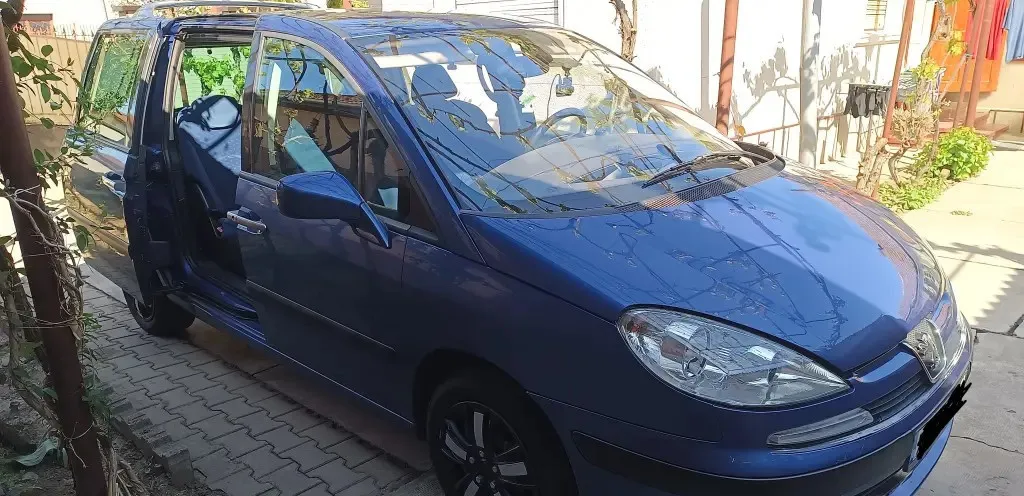 Peugeot 807 2004 2 0HDI 1 550 eur