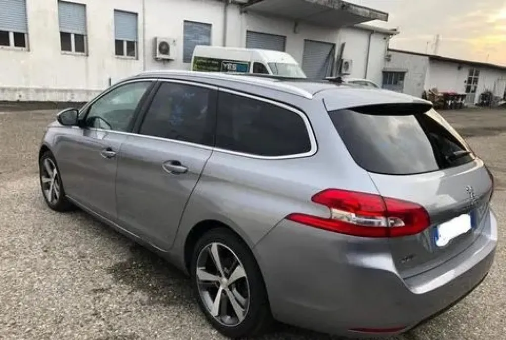 Peugeot 308 5 200 eur