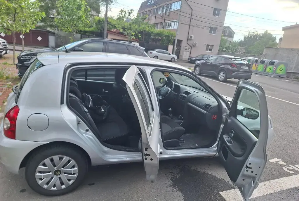 Renault Clio 2009 2 300 eur