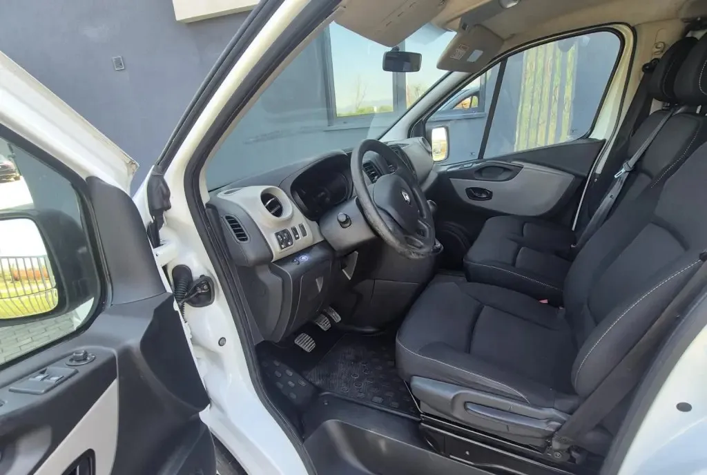 Renault Trafic 1 6 90cp 2015 / 271000 km 8 1 locuri 9 900 eur