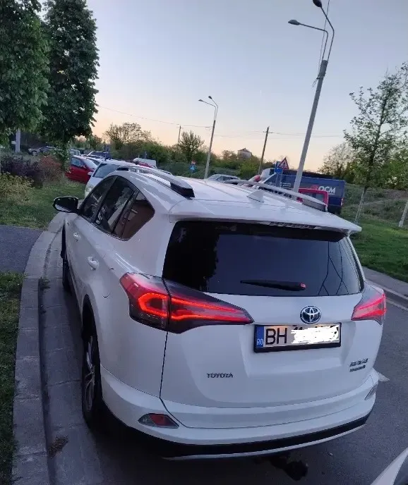 Toyota RAV-4 hibrid 4x4 16 999 eur