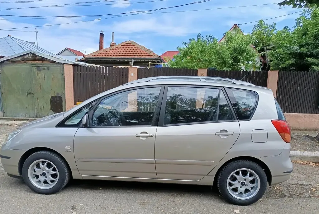 Toyota Corolla Verso 3 700 eur