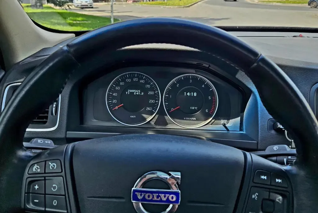 Volvo S60 D2 Drive 2013 7 800 eur