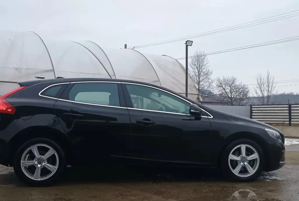 Volvo V40 d2 2016 7 500 eur