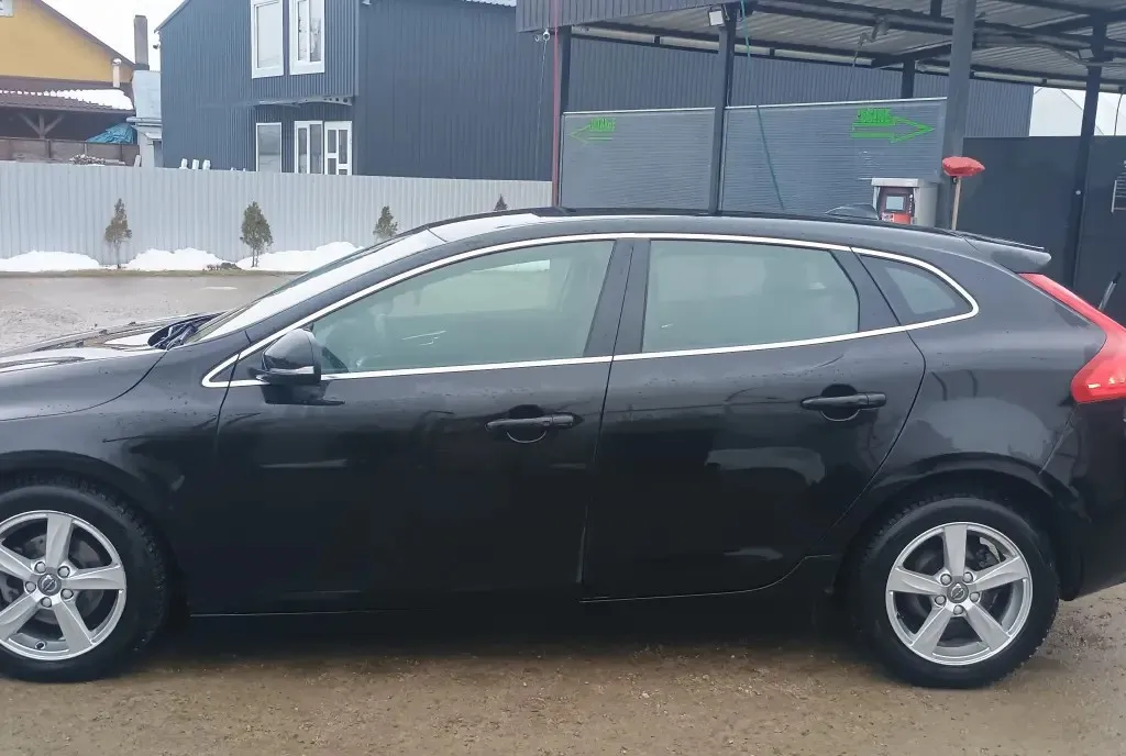 Volvo V40 d2 2016 7 500 eur