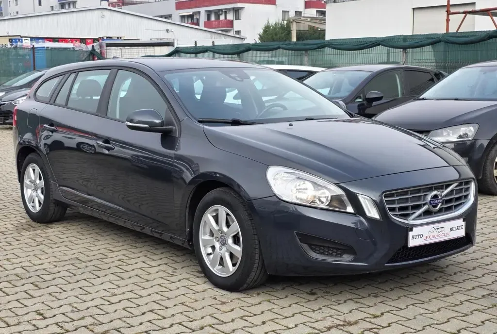 Volvo V60 incalzire scaune Navi Carlig 4 999 eur