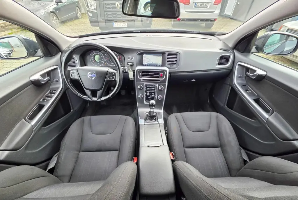 Volvo V60 incalzire scaune Navi Carlig 4 999 eur