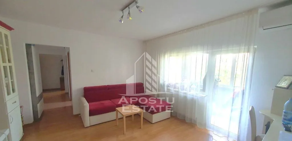 Apartament 3 camere semidecomandat etaj intermediar zo