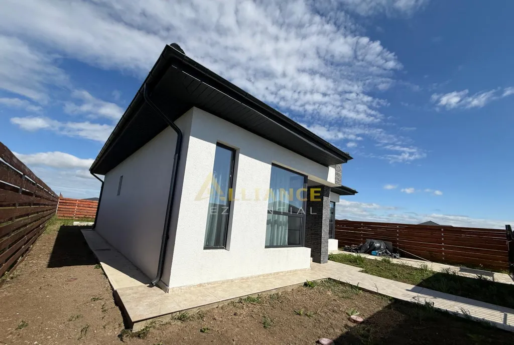 Casa parter 3 camere 2 bai teren 375mp