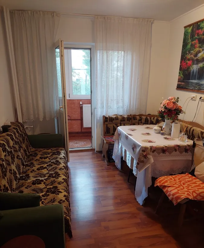Intersectie Rahovei cu Sebastian inchiriez apartament cu doua camere