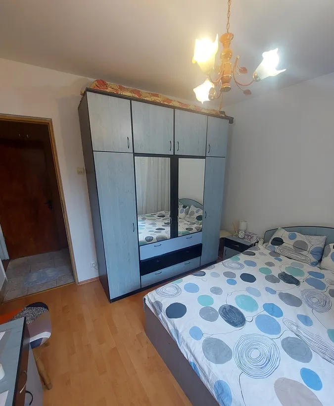 Intersectie Rahovei cu Sebastian inchiriez apartament cu doua camere