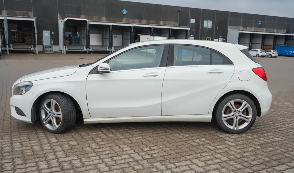 Mercedes A klasse 180 automat 7 900 eur