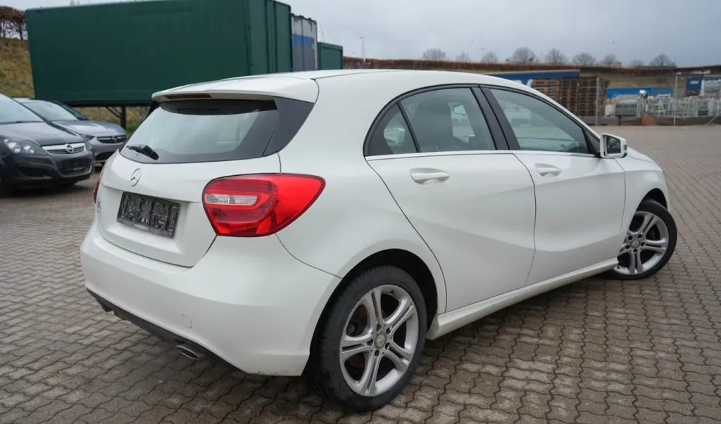 Mercedes A klasse 180 automat 7 900 eur