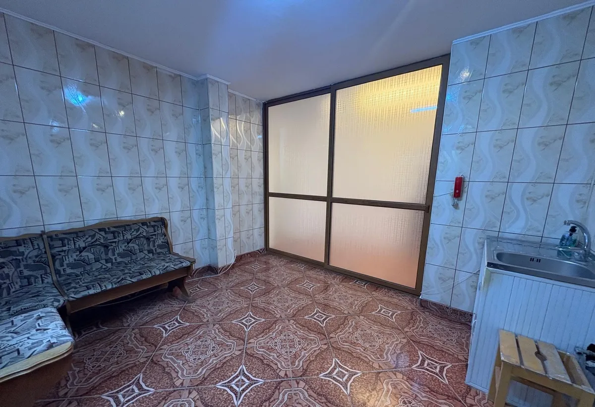 Sebastian parc vanzare 2 camere 1/8 decomandat bl 95 liber 118000 E