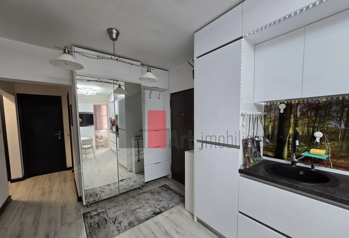Vindem apartament cu 3 camere Crangasi