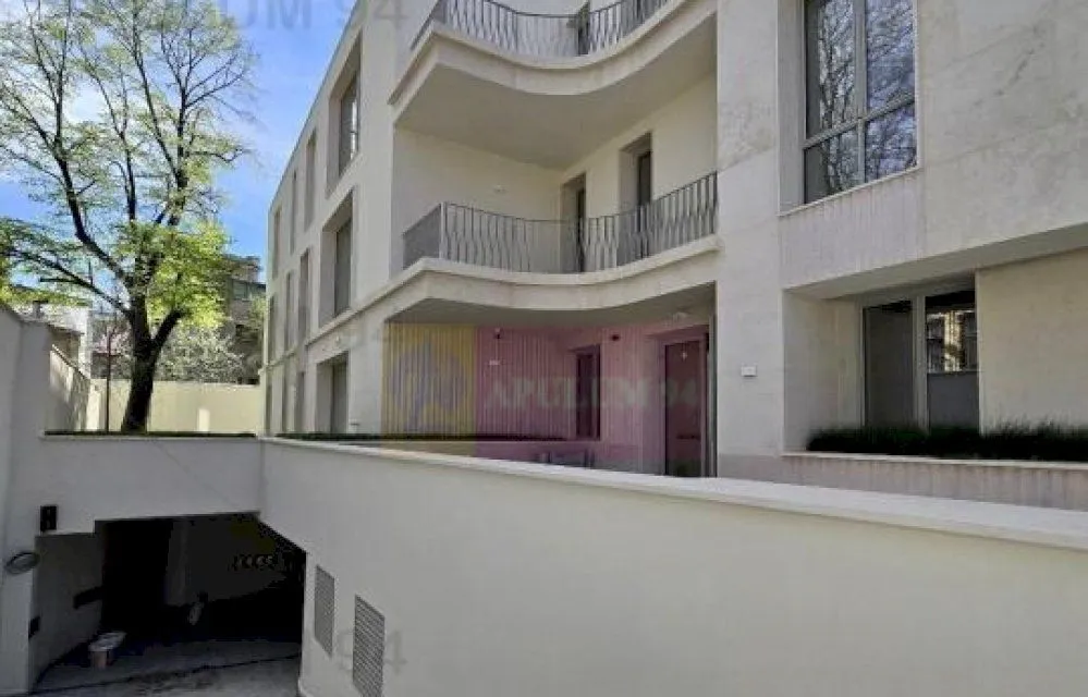 Apartament 4 camere 104 mp terasa 16 mp Cartierul Armenesc