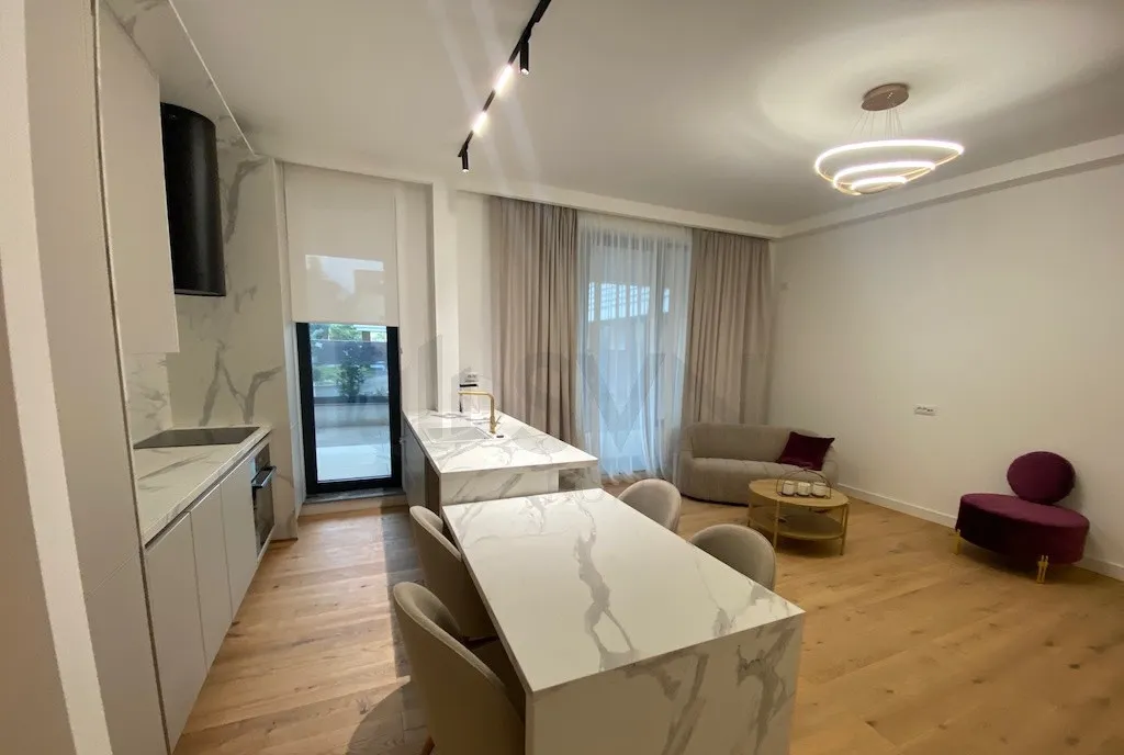 Apartament 3 camere cu 2 balcoane