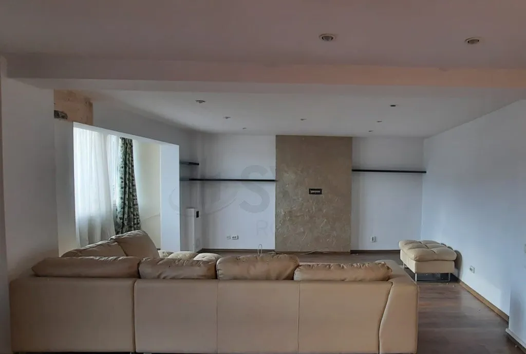 Apartament 3 Camere de Sector 3 Zona Decebal