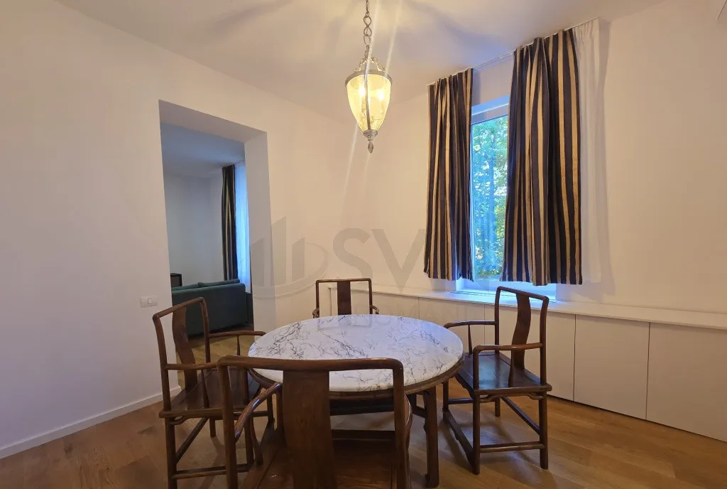 Penthouse Sisesti Proiect boutique langa lac