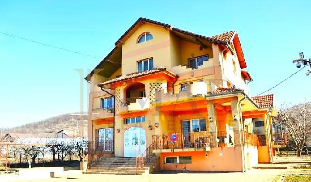 Vila spactaculoasa cu teren generos in Targoviste Aninoas