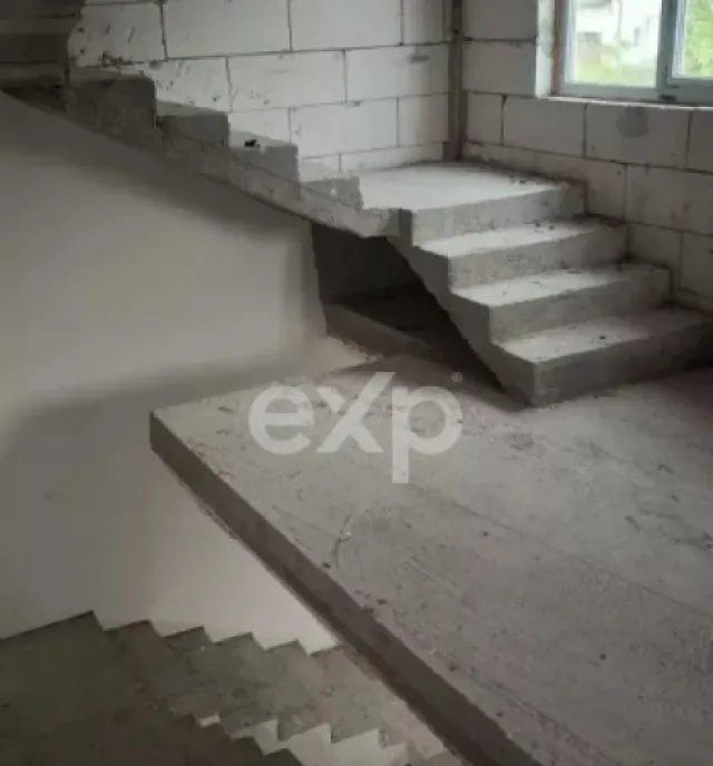 Duplex complet pentru 2 familii - 326 mpsi 2 000 mp teren