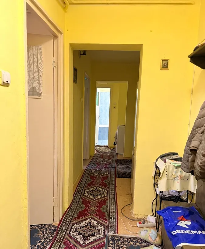 Muncii 7 minute metrou bloc dupa cutremur 3 camere
