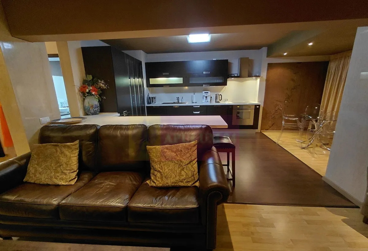 Apartament4 camere pe bd 13Septembrie stradal Marriott gresie versace