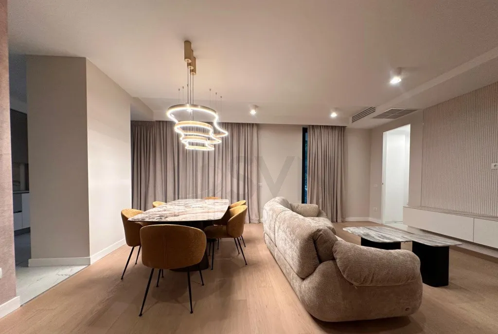 Apartament Aviatorilor l Terasa si gradina 133 mp