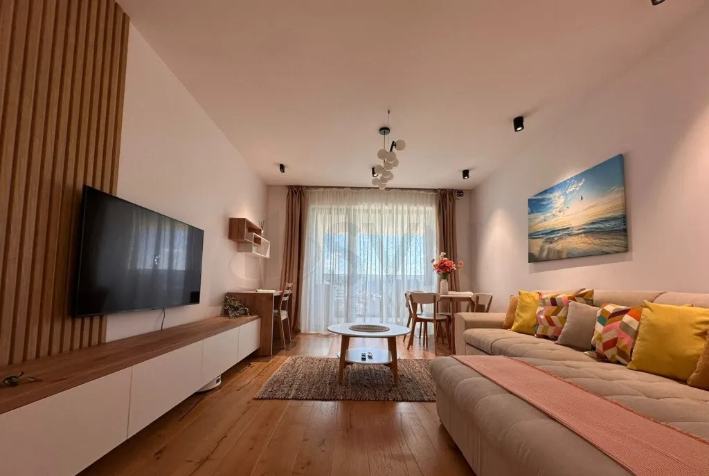 Apartament Aviatorilor l Terasa si gradina 133 mp