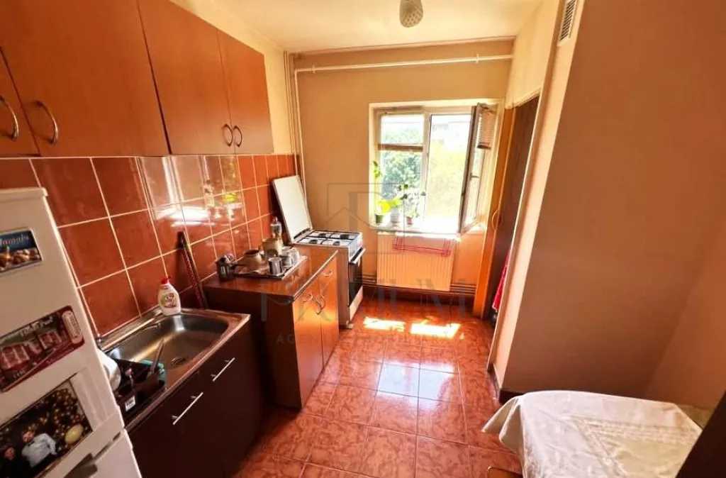 Aradului 3 camere 2 bai 2 balcoane etaj 3 centrala
