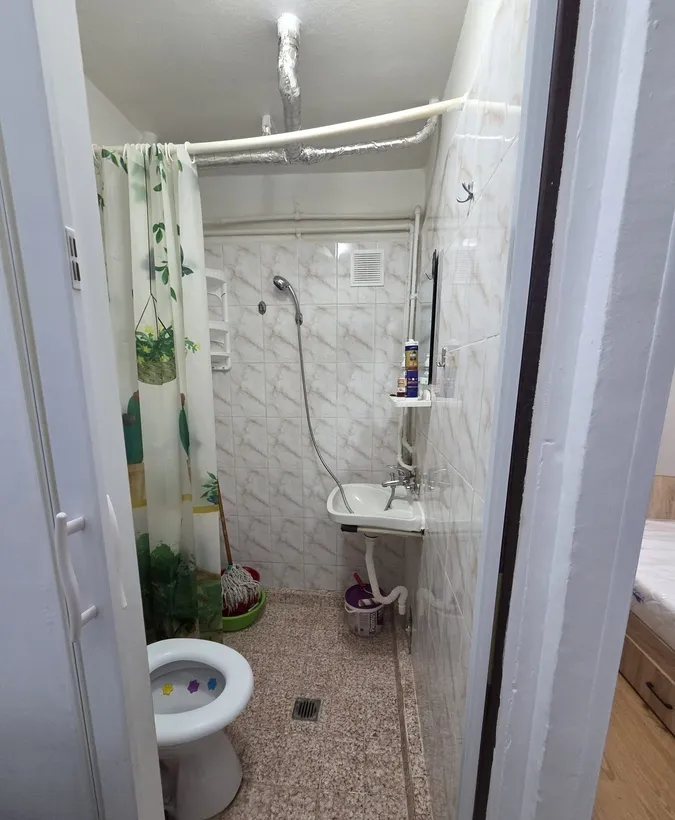 Piata Resita Berceni garsoniera confort 3 proaspat renovata