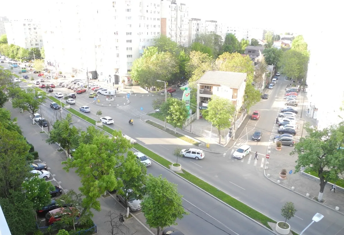 Berceni Aparatori 2 min metrou facultate patinoar parcare adp