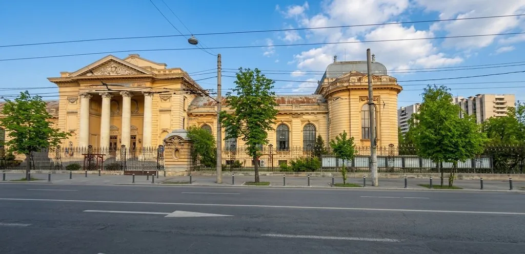 Casa spatioasa 12 camere Cotroceni parcare 3 locuri