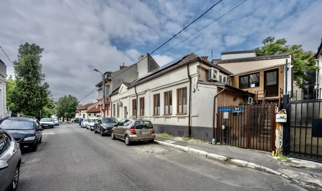 Cartierul Evreiesc casa 3 camere pivnita si mansarda open space