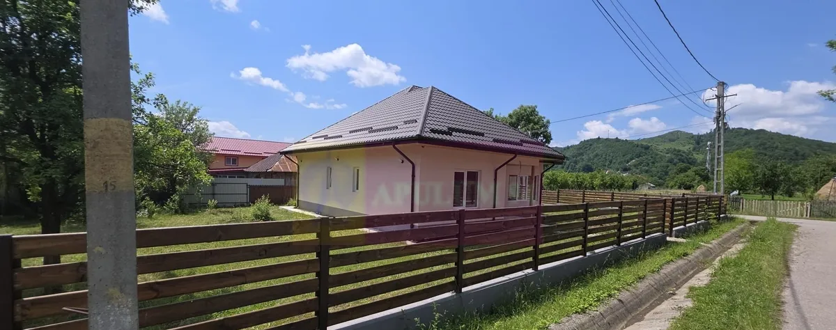 Casa de vanzare cu 4 camere in Brebu