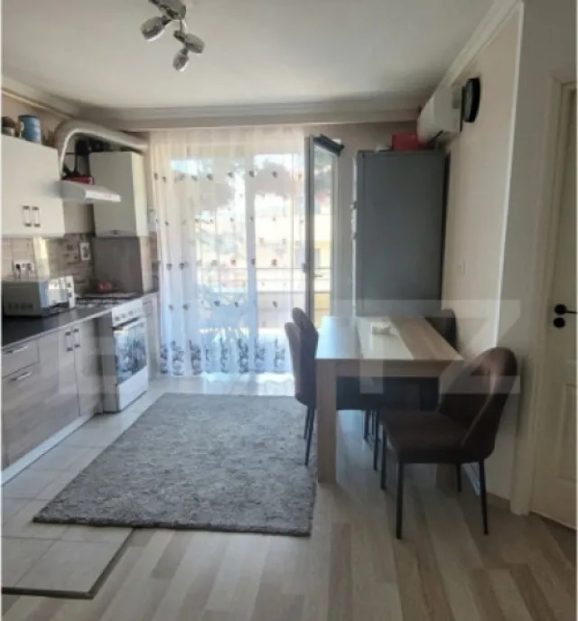 Apartament semidecomandat mobilat si utilat zona Florilor