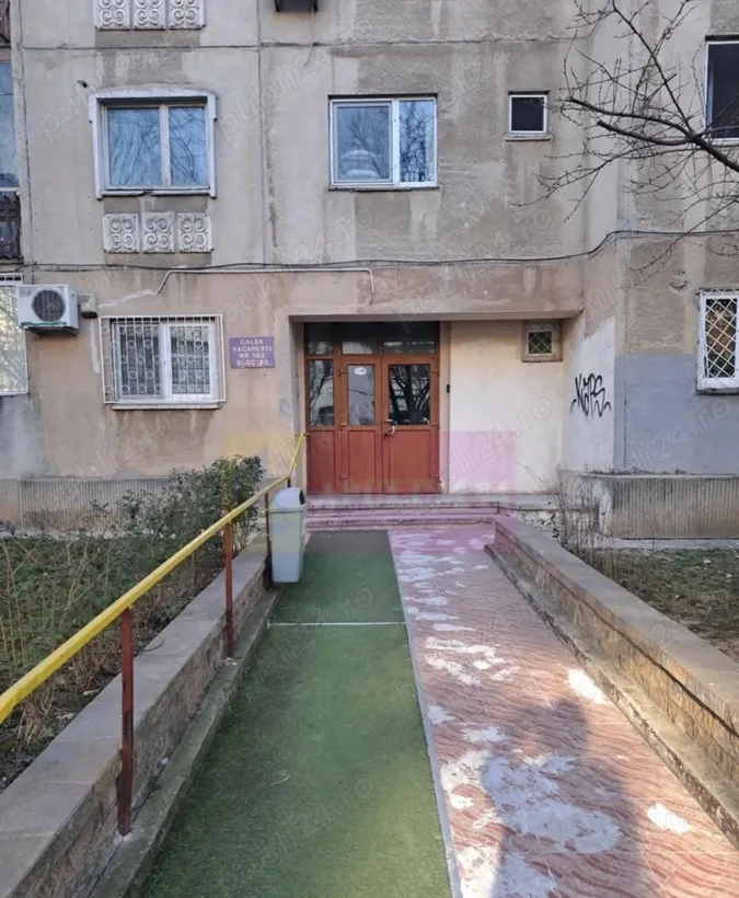 Vanzre apartament 2 camere decomandat Calea Vacaresti