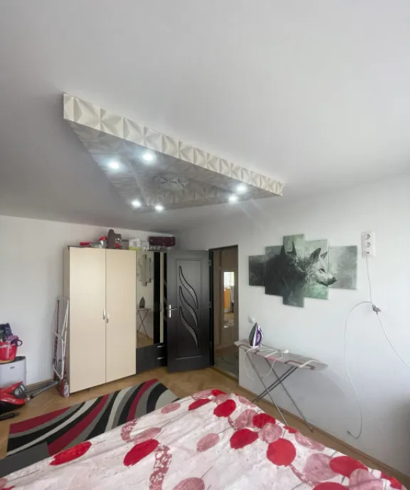 Apartament de 2 camere semidecomandat 55 mp etaj 4 cu acop