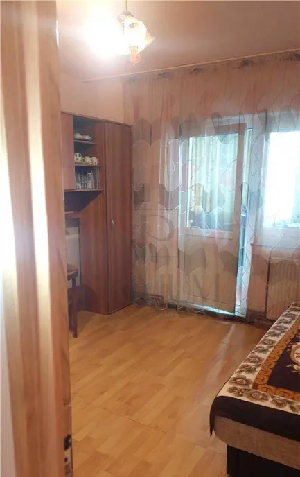 Lipovei etaj 1 bloc izolat 4 camere 2 bai 2 balcoa