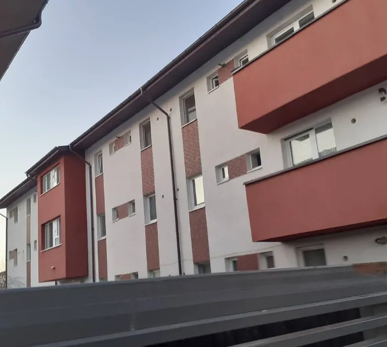 Proprietar inchiriez garsoniera in bloc nou aproape de Auchan Titan