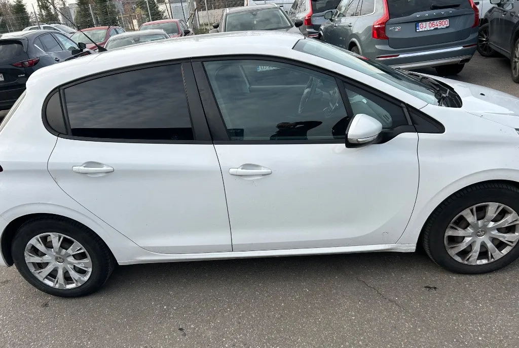 Peugeot 208 3 900 eur