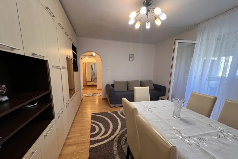 Metrou 1 Decembrie 2 camere renovat