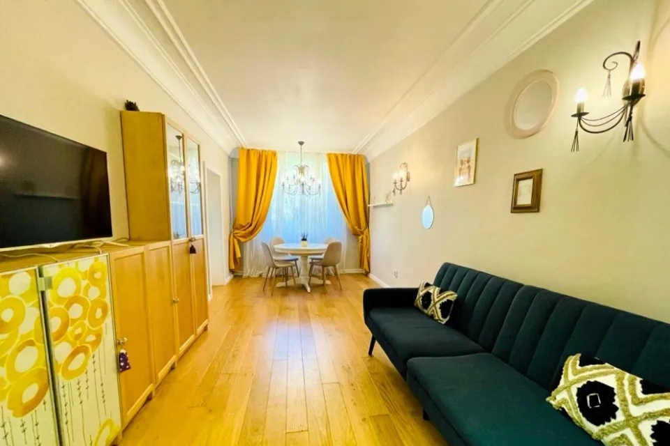 Pajura Presei apartament 3 camere deosebit centrala proprie
