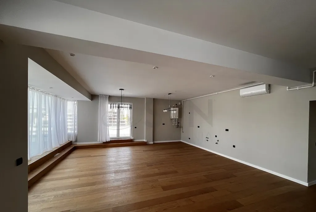 Apartament spatios cu 3 terase