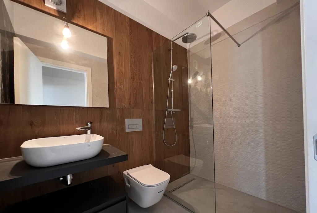 Apartament spatios cu 3 terase