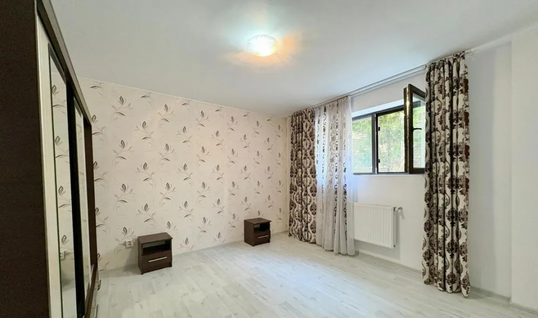 Bucurestii Noi Subcetate 110 apartament 3 camere igienizat demisol 55 mp