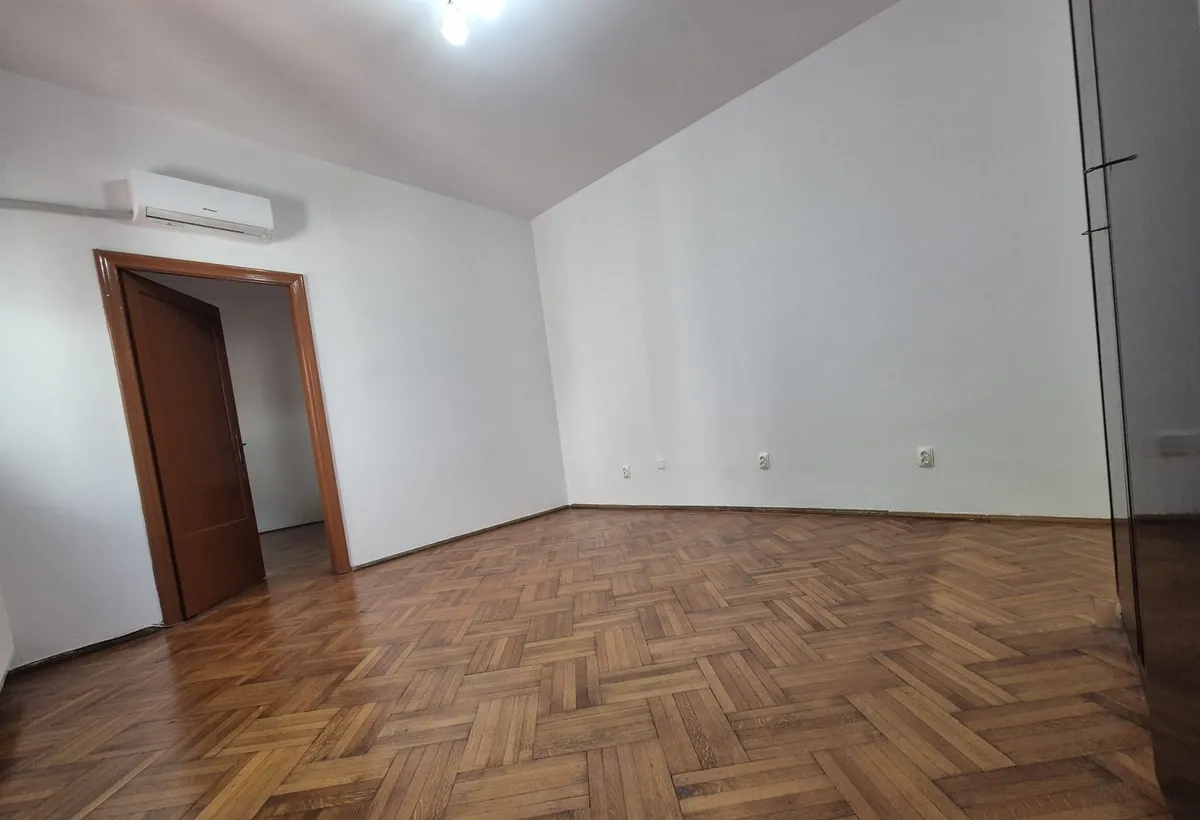 Mihai Eminescu central