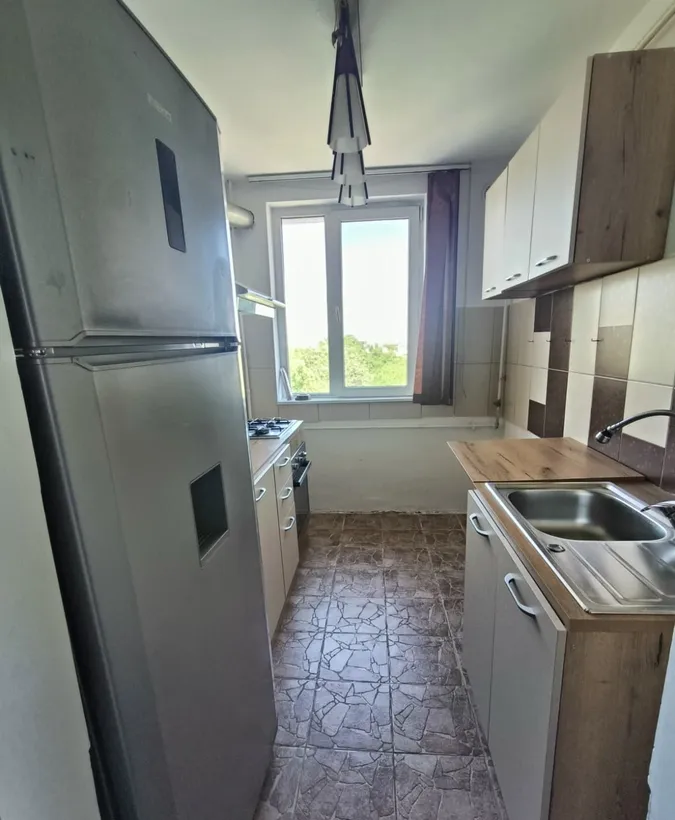 Trei camere utilat etaj 7 Antiaeriana Sos Alexandriei disponibil imediat